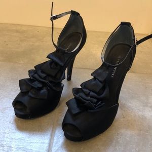 Peep toe pumps, black heels